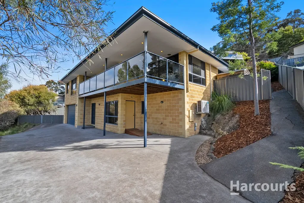 Tolmans Hill 4Kwarto Contemporary city fringe family living