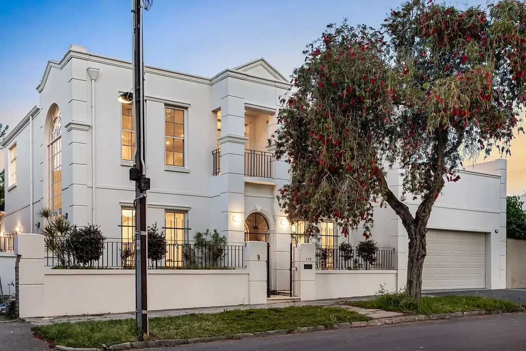 North Adelaide 3房  Refined Living & a Superb Park Lands Position.