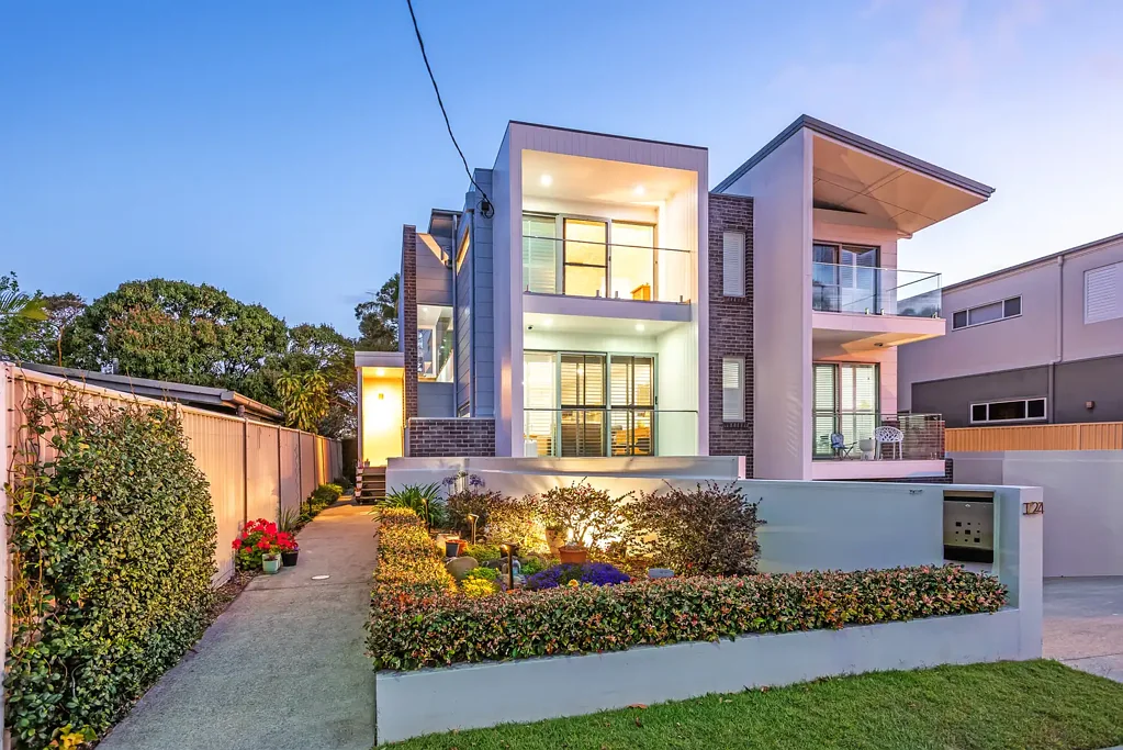 Paradise Point 4ਬੈੱਡਰੂਮ Elegant Designer Duplex in a Premier Waterside Position
