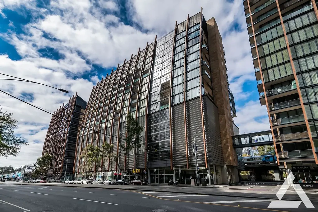 Stunning Living In Northbank Place!