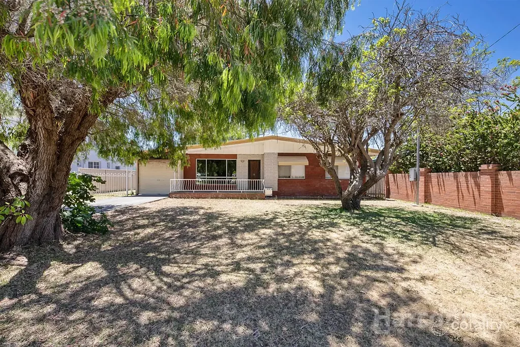 Ideal family home + huge workshop!