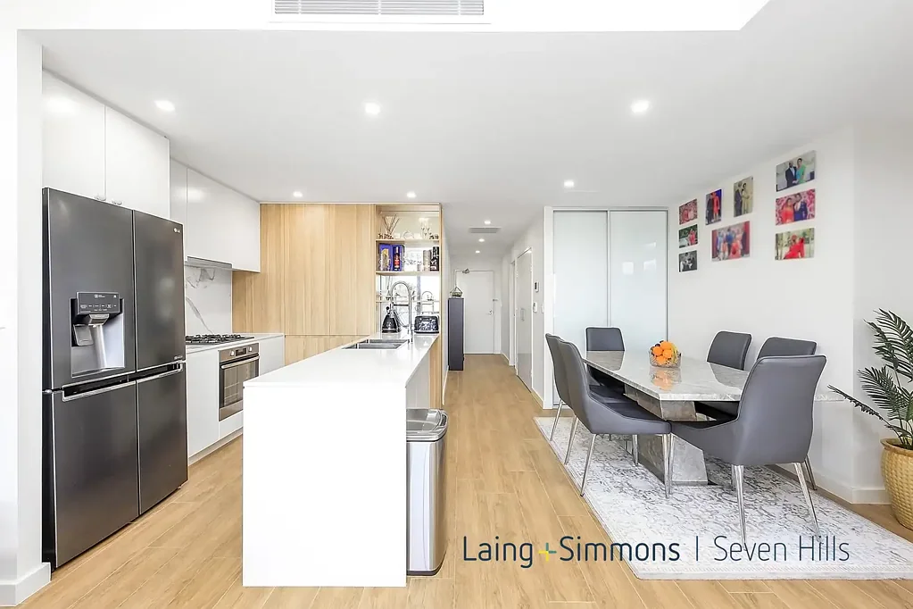 Beautiful Near New 2 Bedroom Apartment!