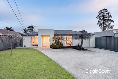 Glen Waverley 4Moenga SPACIOUS FAMILY LIVING ON 656SQM IN A PRIME GLEN WAVERLEY LOCATION!