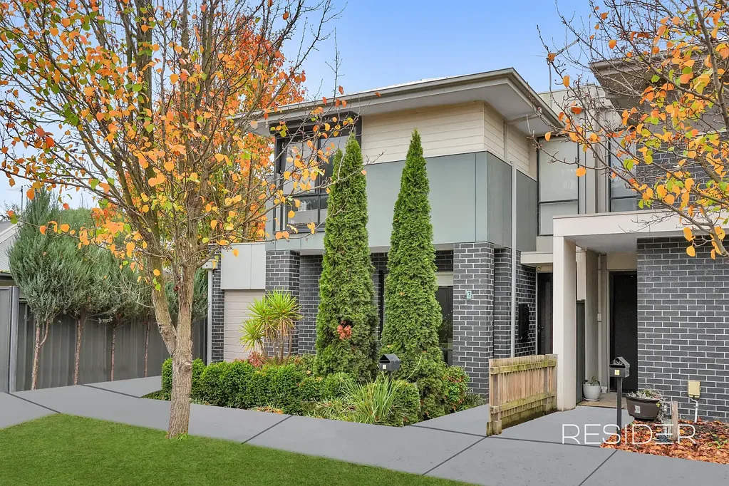 Mernda 3غرفة نوم Tenanted, Walk to Town Centre, No Owners Corp!