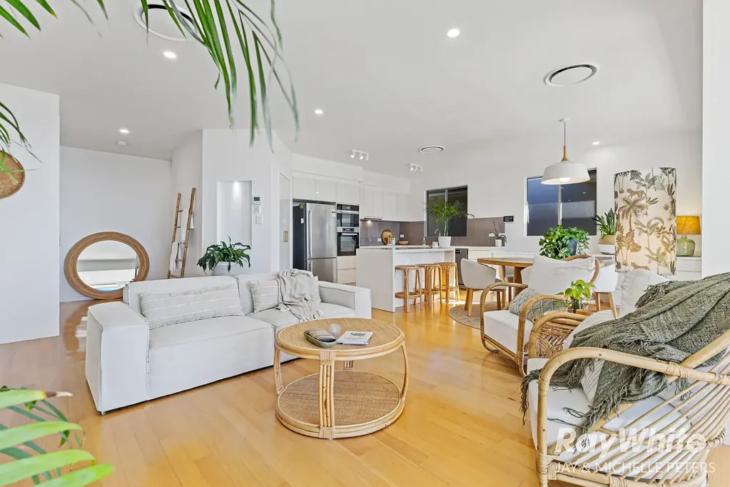 Scarborough 2 Bedroom Boutique Bayside Luxury Penthouse Just Steps from the Sand!