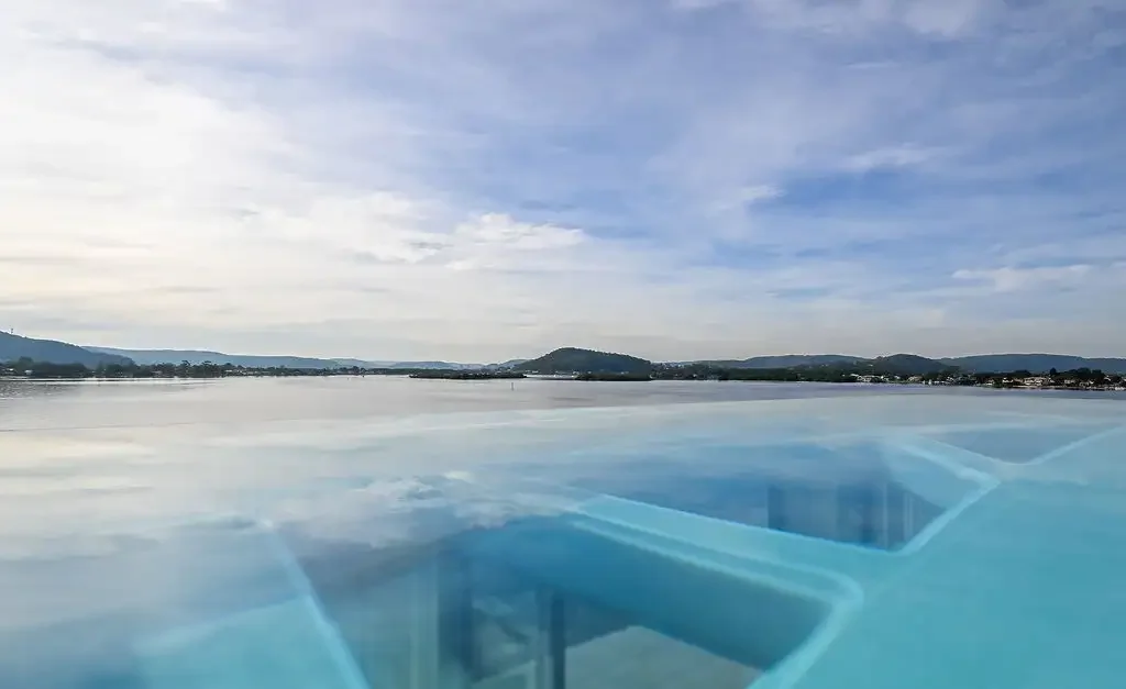Blackwall 5ห้องนอน UNRIVALLED WATERFRONT LUXURY – ARCHITECTURAL MASTERPIECE WITH ROOFTOP GLASS INFINITY POOL