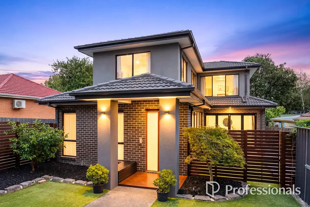 Box Hill North 4房 Box Hill North现代联排 四卧三卫两车位 278平土地 低维护空间 城市便捷生活 家人理想居所 Refined Contemporary Box Hill North Residence — Family Scale, Premium Convenience & Strong Lifestyle Appeal
