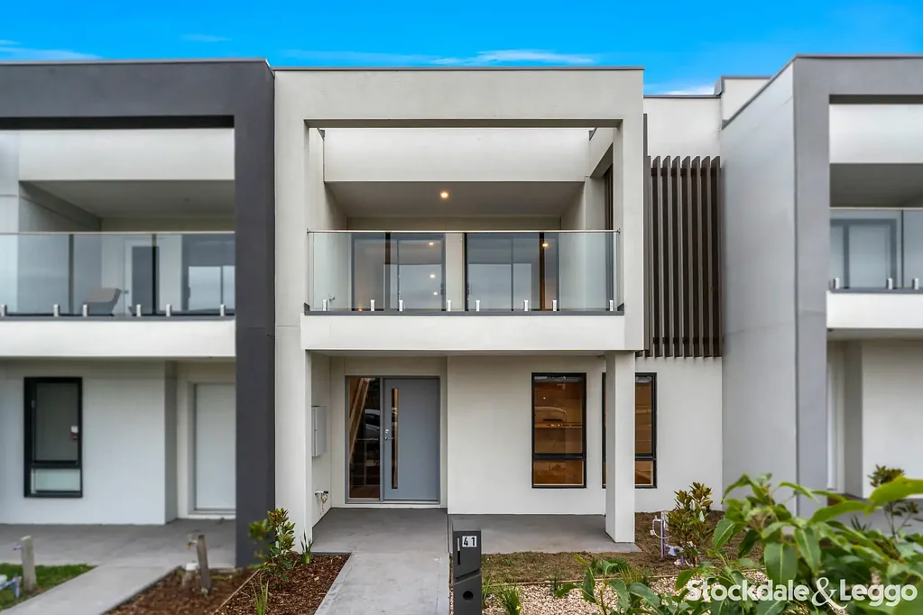Contemporary Townhouse Living in the Heart of Wollert !