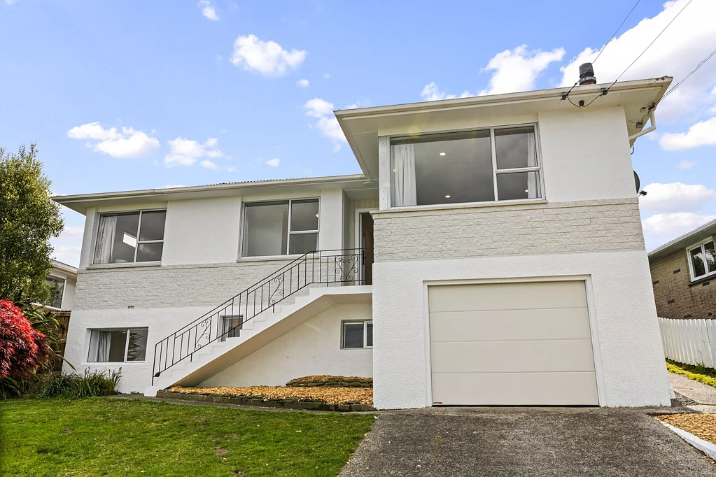 Brockville 4房  Refreshed & Ready — Views That Won’t Disappoint