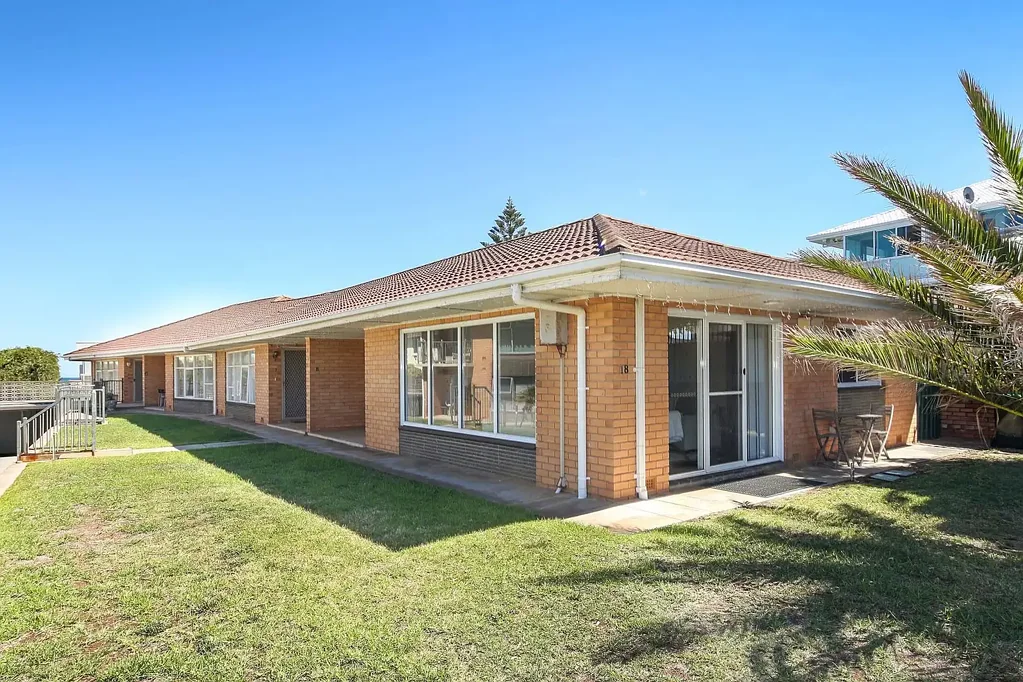 Glenelg North 2 Bedroom Perfect Entry Level Unit in Superb Beachside Locality