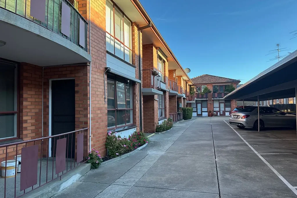 Sunny 2-Bedroom Unit in the Heart of Williamstown