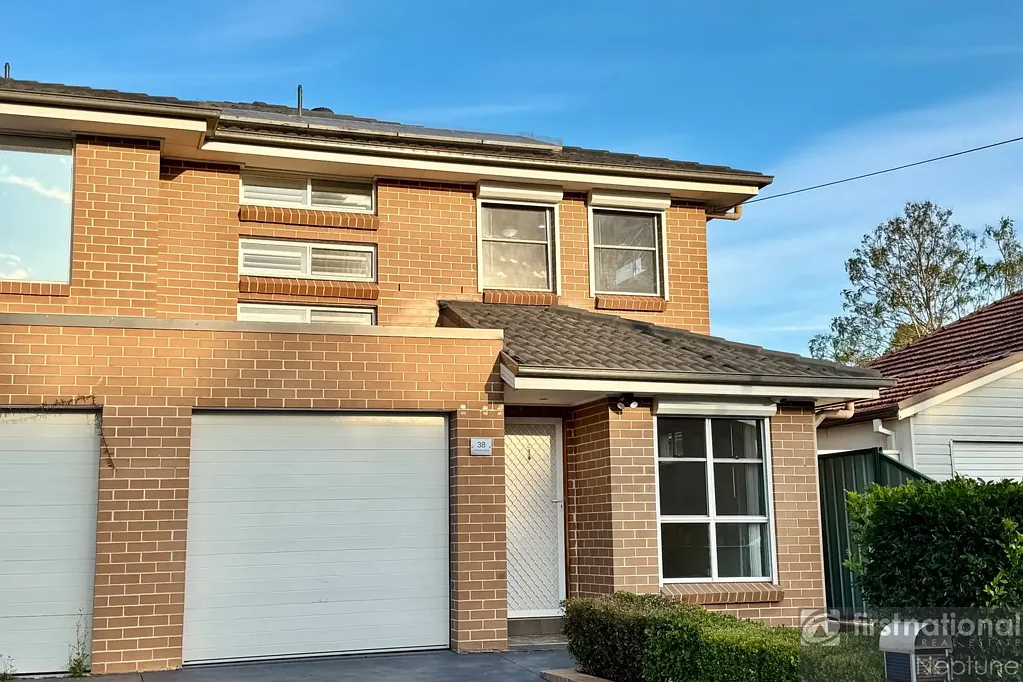 Girraween 4房 Girraween学区房 新Westinghouse厨房 私密庭院 成熟果树 步行火车站 学校 Stunning Torrens Title Duplex Offering Space, Comfort & Convenience