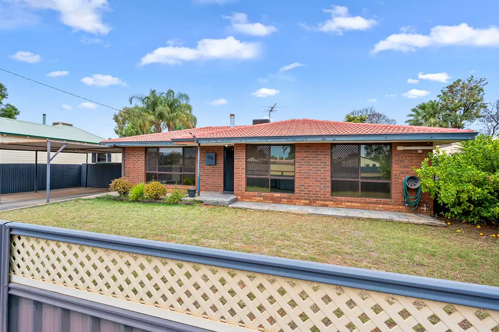 90 North Terrace, Victory Heights, WA 6432