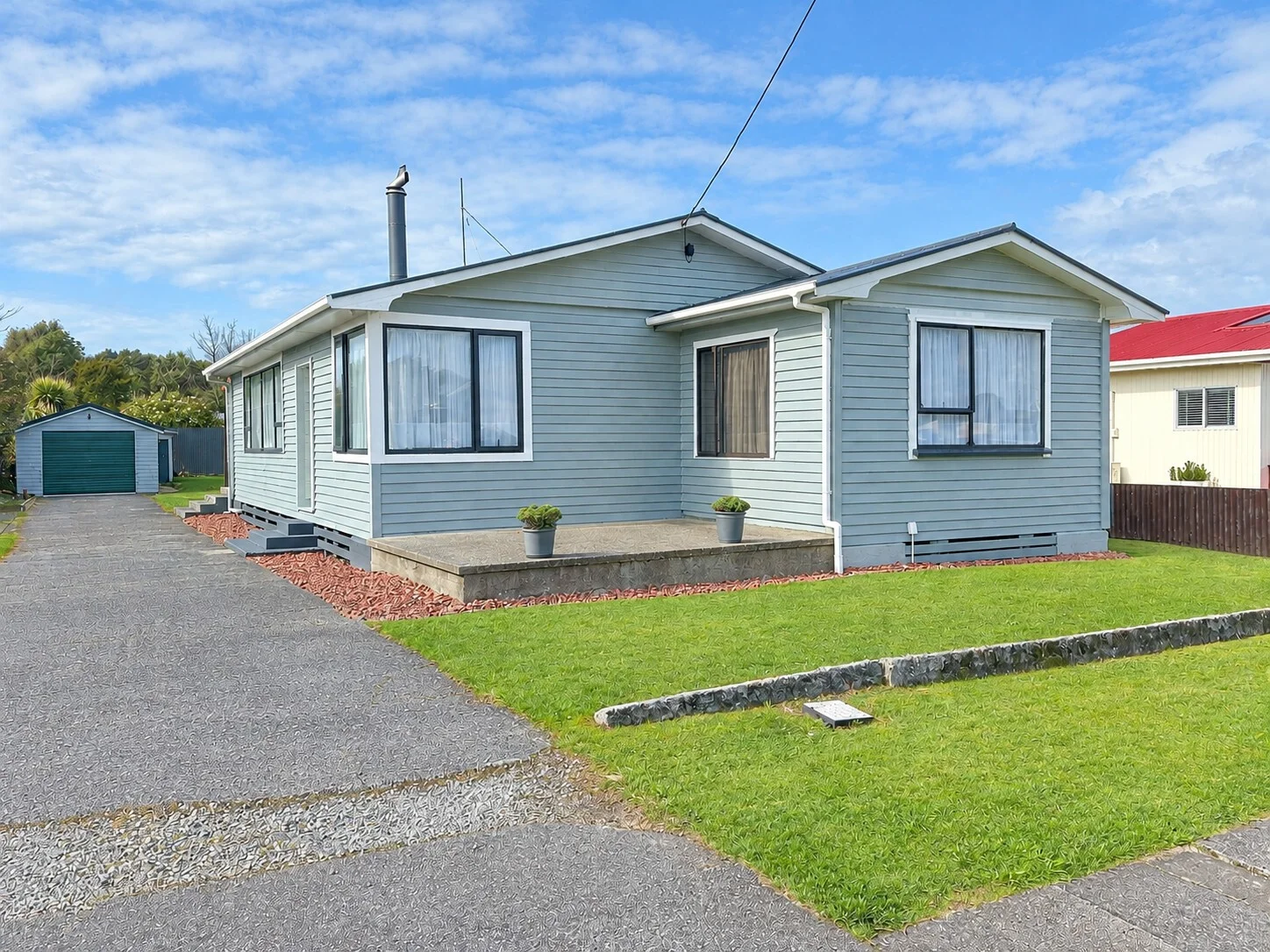 Hokitika 3房  Sunny aspect - great location
