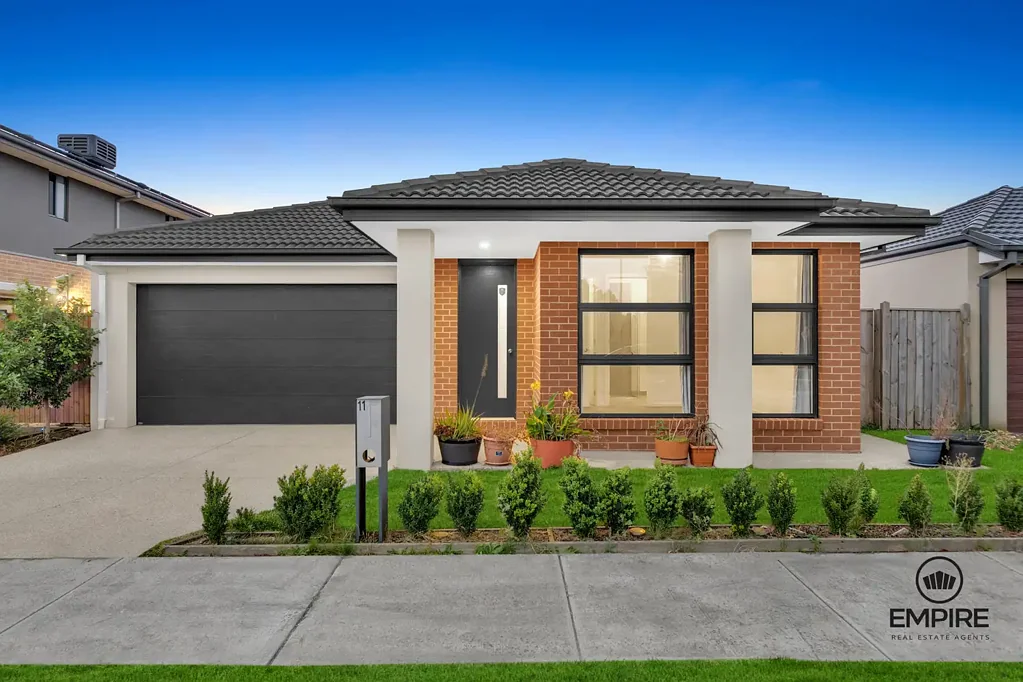 11 Makalu Circuit, Clyde North, VIC 3978