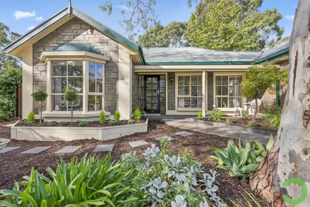 Chandlers Hill 3房  A Character-Filled Retreat where Country Calm meets City Convenience