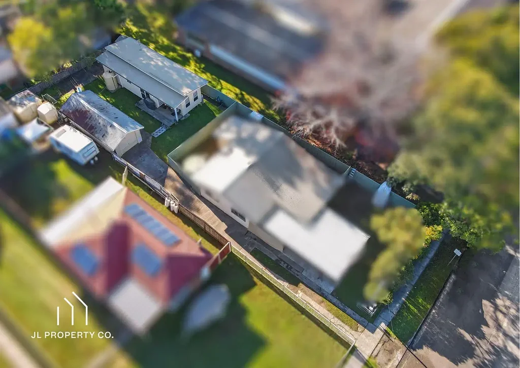 Two Bedroom Home - Ultra Convenient Location
