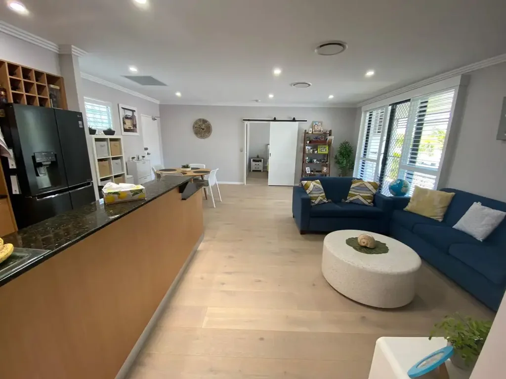 Large Three Bedroom Apartment - Walk to James Street