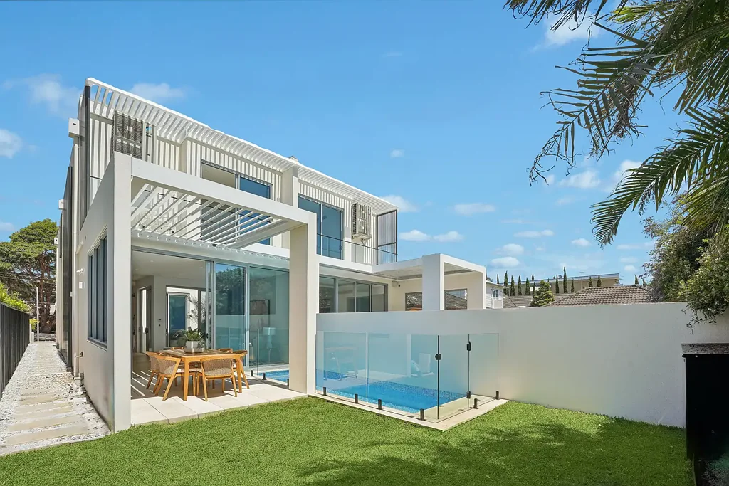 Rose Bay 4 Slaapkamer Luxury Brand New Tri-Level Home with Exquisite High End Inclusions