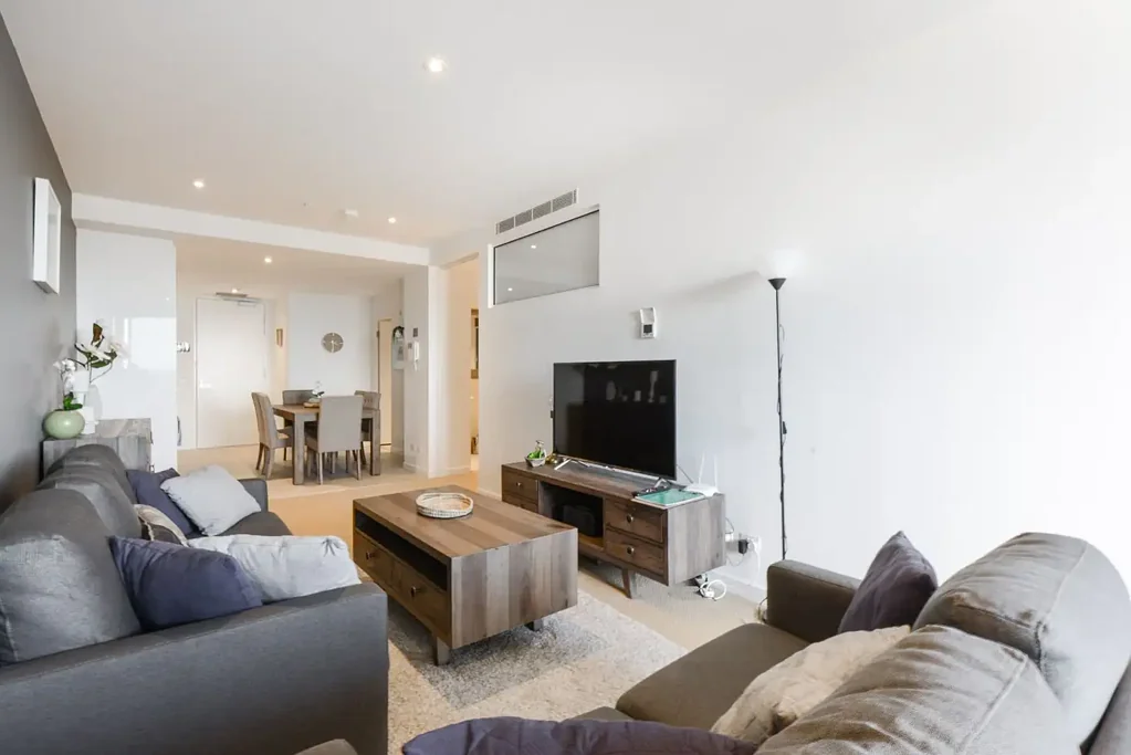 FULLY-FURNISHED LUXURY OASIS!