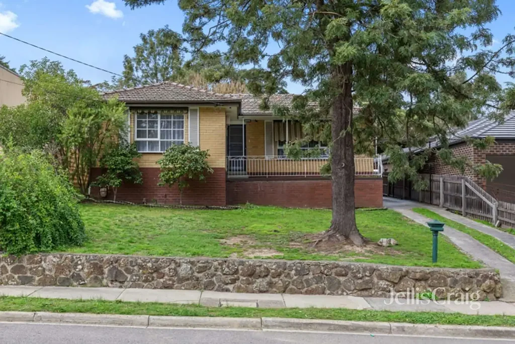 FAMILY HOME IN CENTRAL ELTHAM