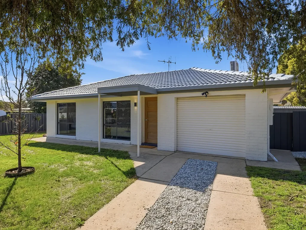 Benalla 2 Bedroom STYLISHLY RENOVATED TOWNHOUSE IN A WALK-TO-CBD LOCATION