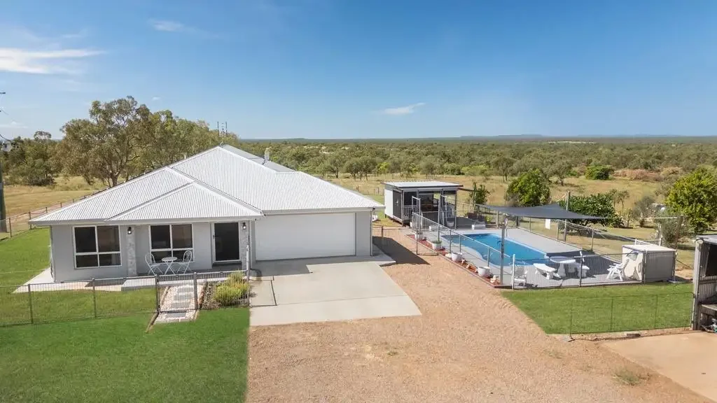 Broughton 6房  A Near New Luxury Sanctuary on Nearly 50 Acres — Dual Living, Solar Savings & Breathtaking Views