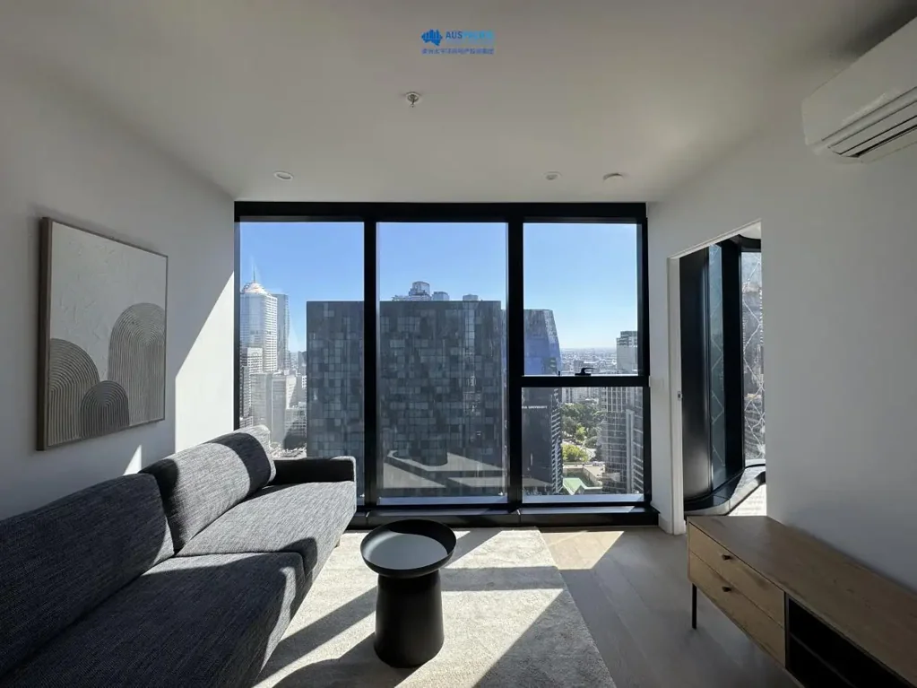 【Melbourne CBD Furnished 2-Bedroom Apartment】Move In Immediately & Enjoy Sunlit Living!