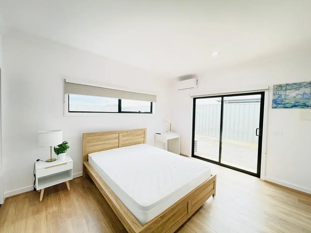 340$ P/W Private Ensuite Room - Bills included