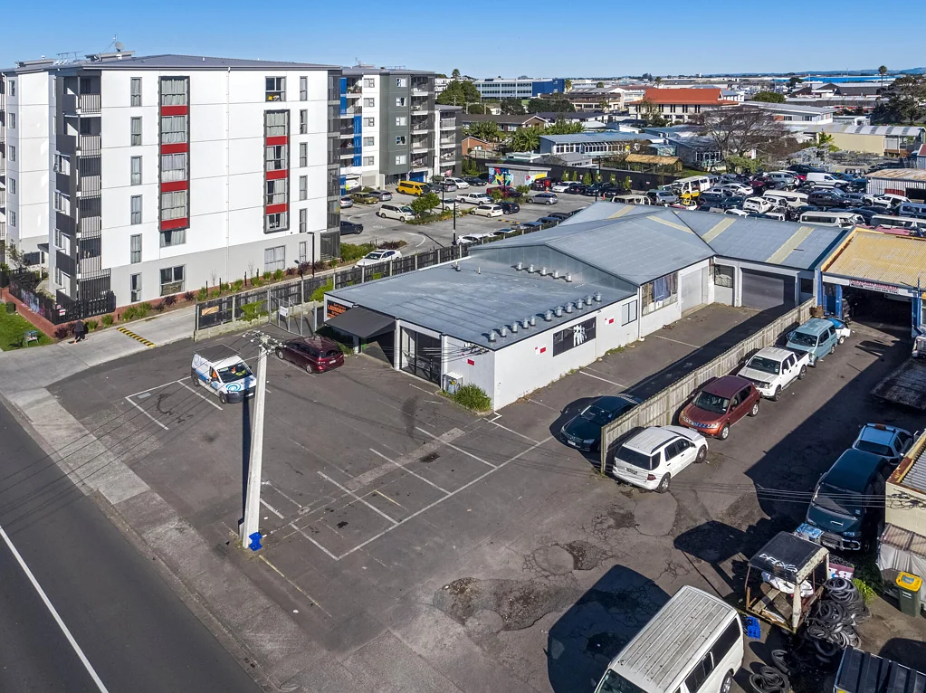 Otahuhu Split-risk industrial investment with growth