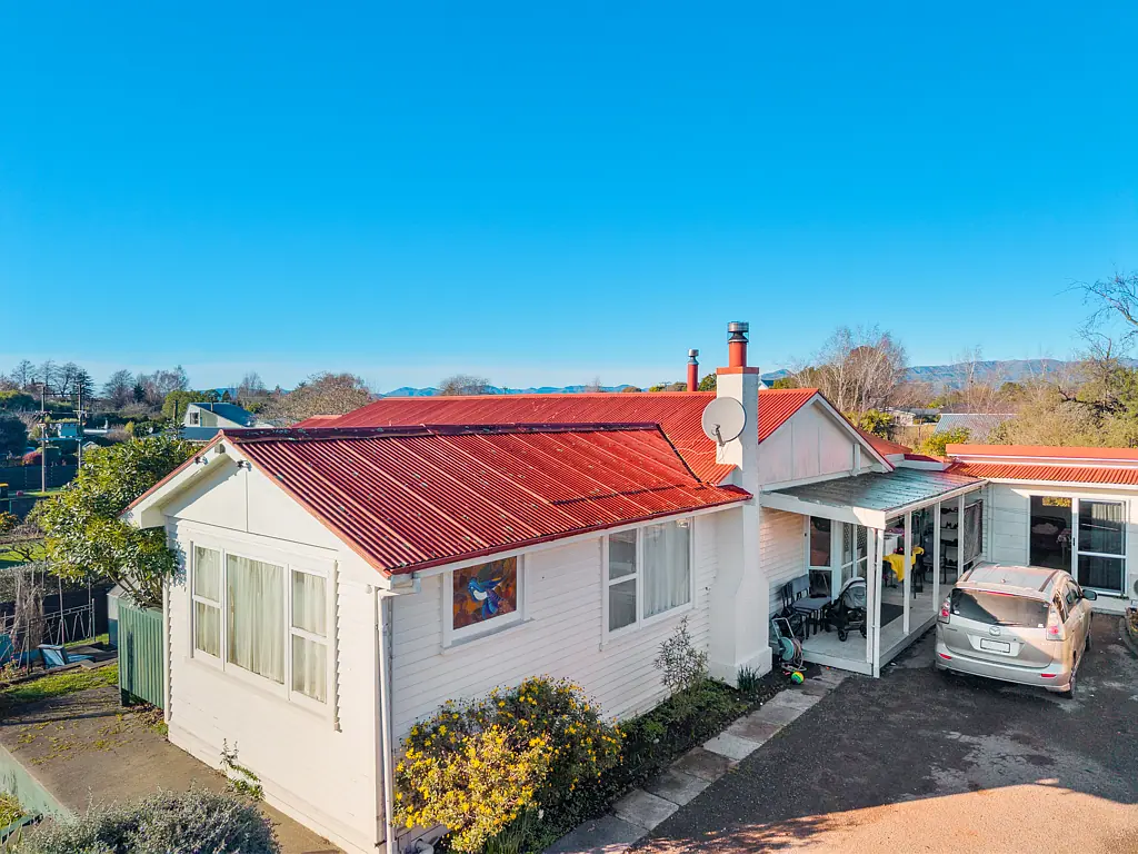 Renwick 5Moenga Income, Views and Space - Two Homes in One!