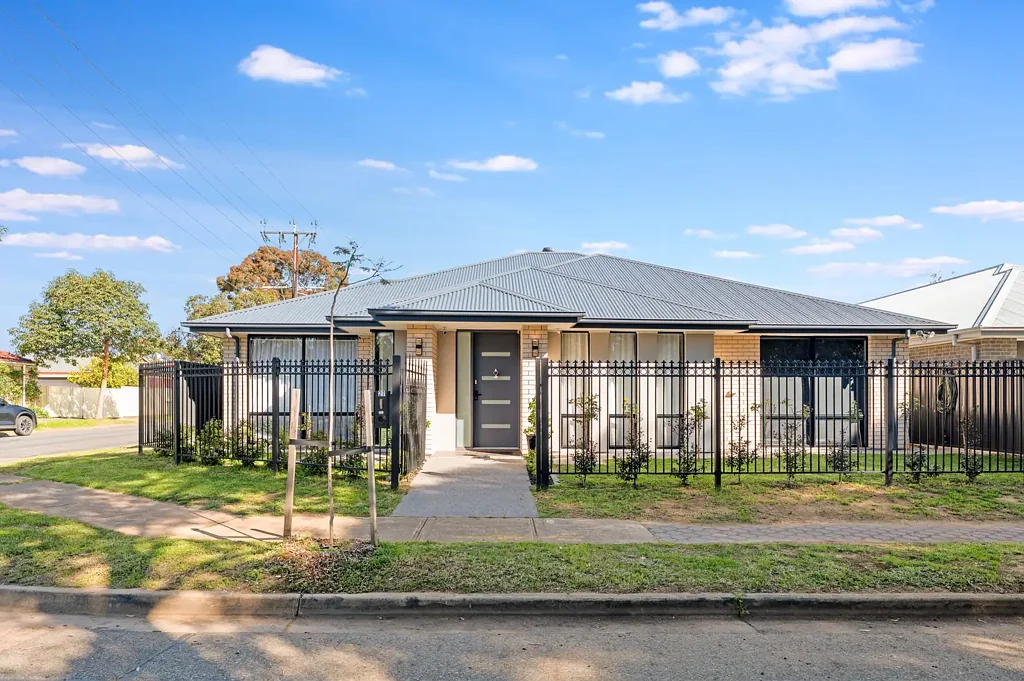 Pooraka 4Zimmer Sophisticated Family Living with Designer Style!