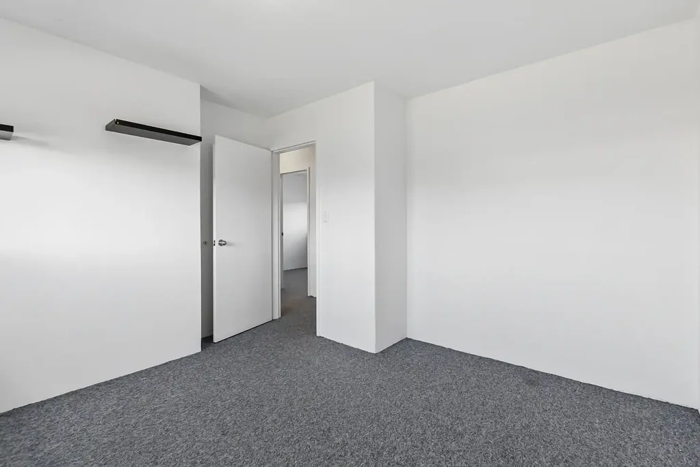 3X1 LOW MAINTENANCE UNIT IN LANGFORD