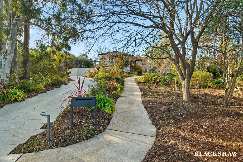 Yarralumla 4 Slaapkamer Liveable luxury with substantial street appeal