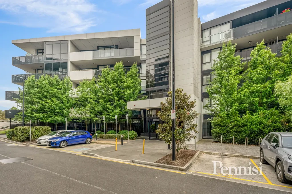 FOR LEASE BY PENNISI
