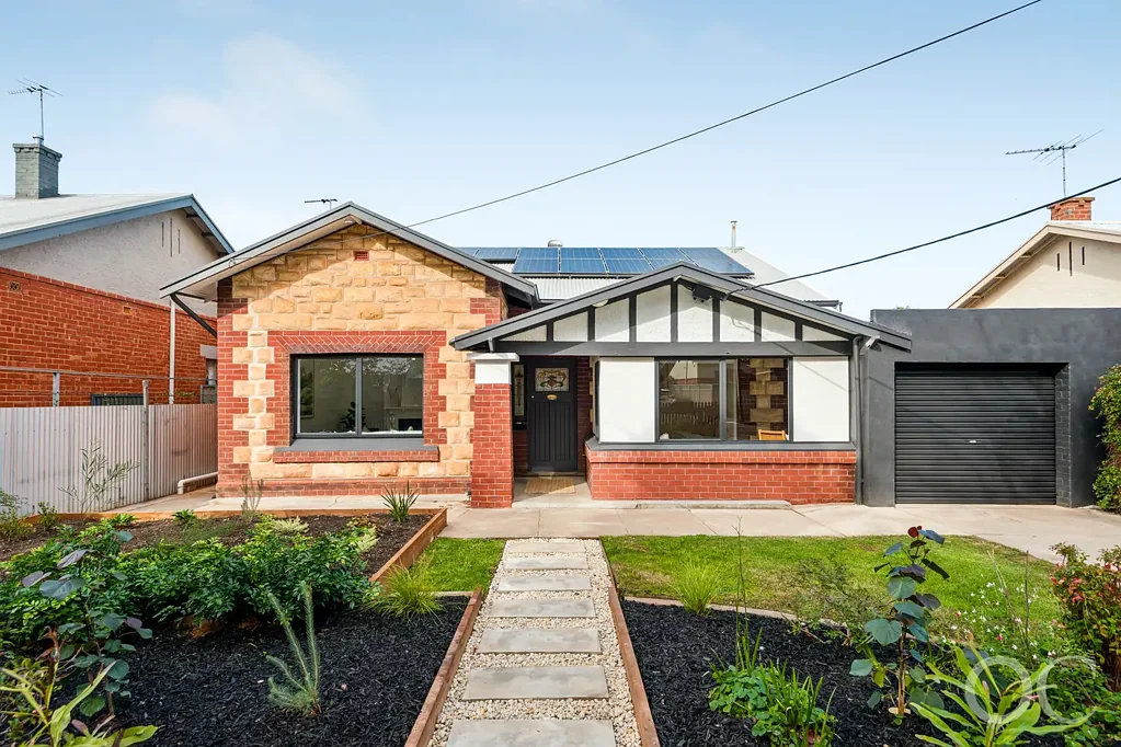 Clarence Park 4Kwarto Open the Door to a Bungalow with a Bold Second Act in the Sweetest Spot