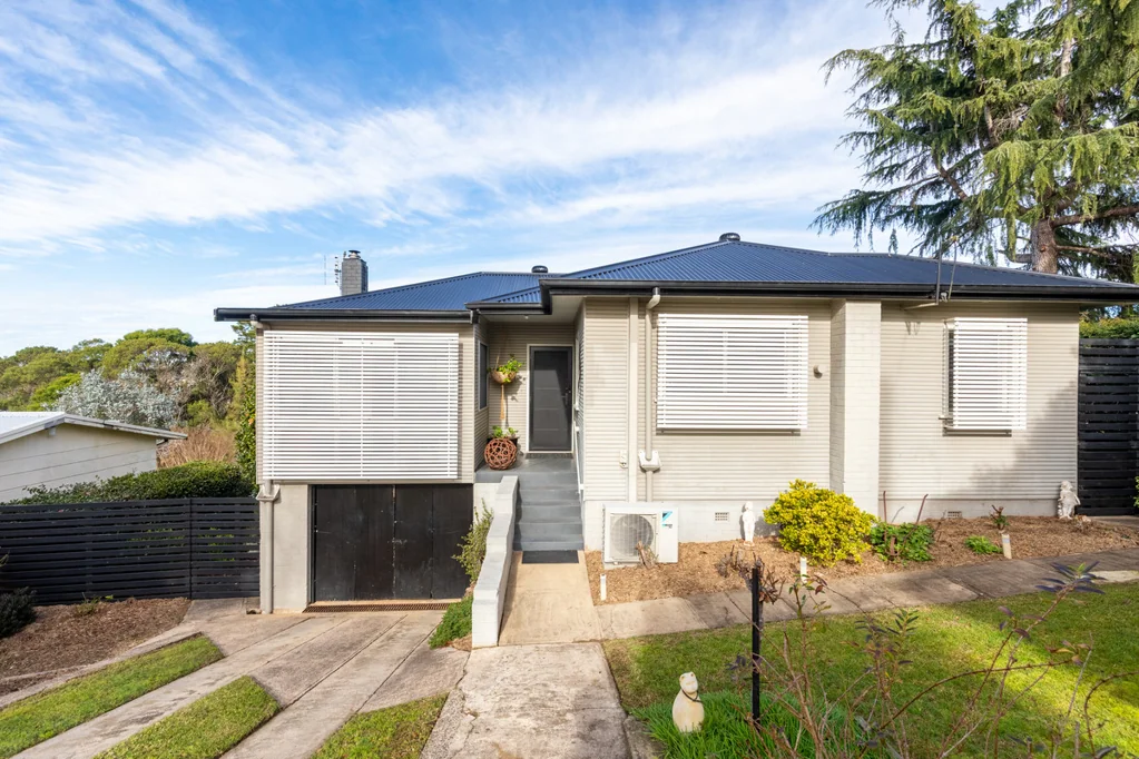 Bega 3 Bedroom NOTHING TO DO BUT MOVE IN