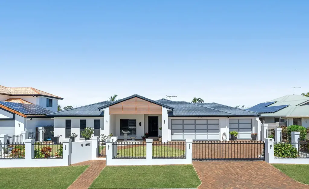 Thornlands 5ਬੈੱਡਰੂਮ Luxurious and Spacious Lowset with Huge Triple Garage!