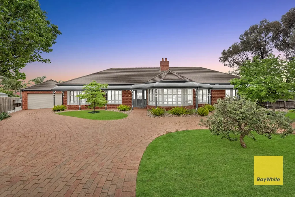 Taylors Lakes 4침실 Family Comfort Meets Lifestyle Living