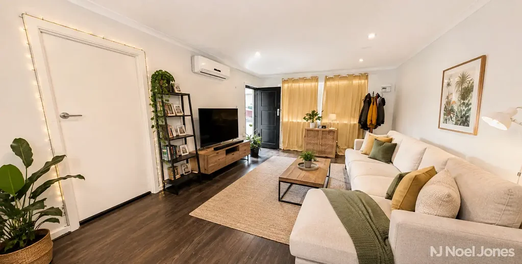 Charming Preston Unit With Courtyard