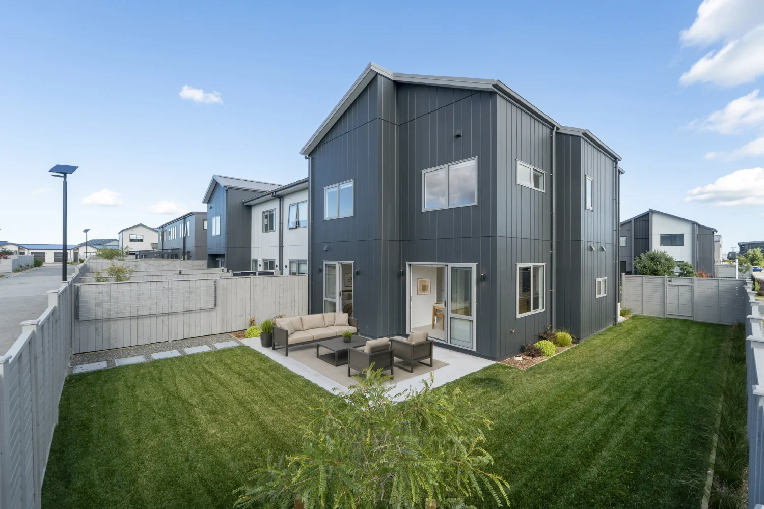 Papakura 4房  Modern Family Living on a Generous Site