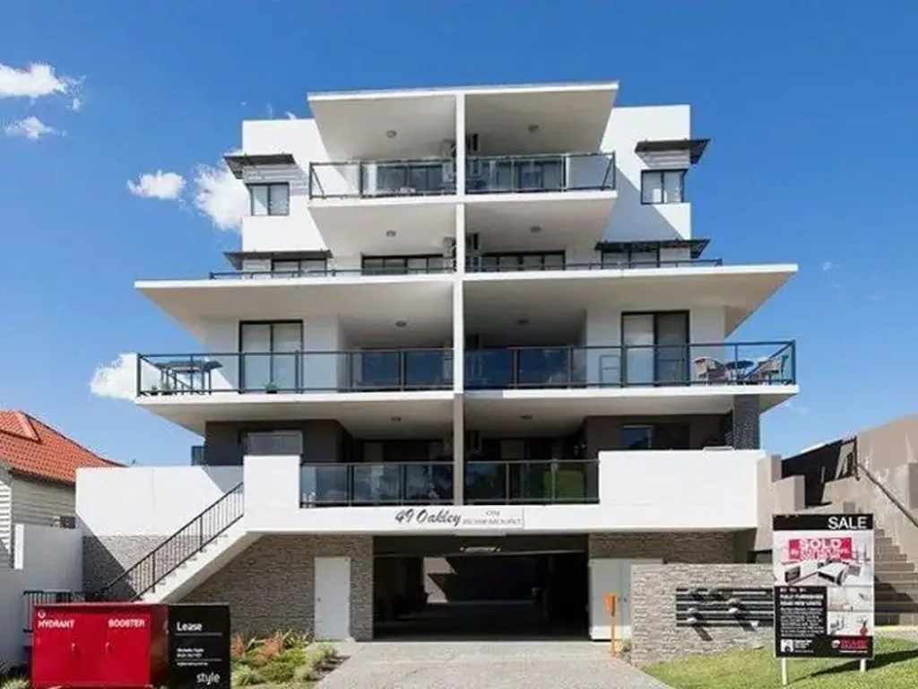 MODERN FURNISHED 2 BEDROOM APARTMENT IN A FANTASTIC LOCATION