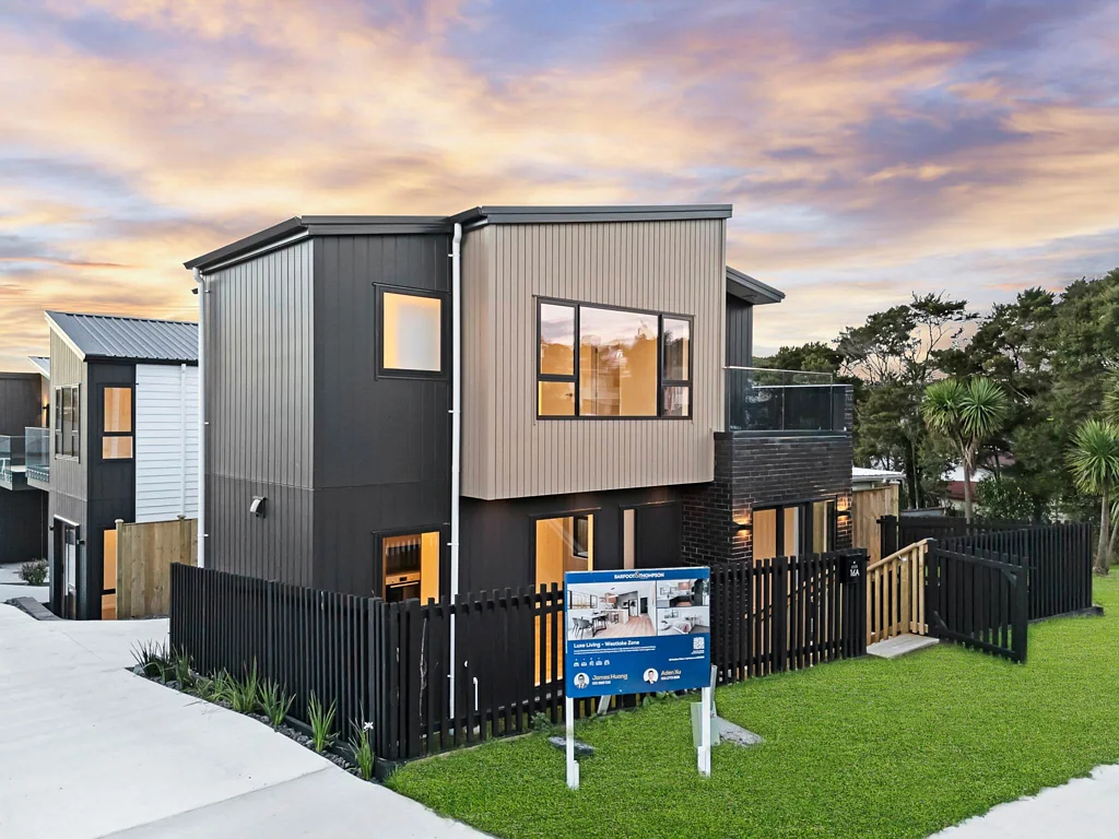 1/ 16 Madison Place, Forrest Hill, North Shore City, Auckland
