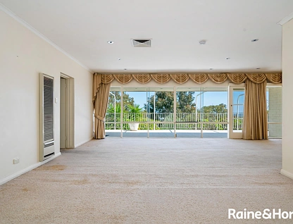 32 Ridgehaven Drive, Bellevue Heights, South Adelaide, 4房, 2浴, House
