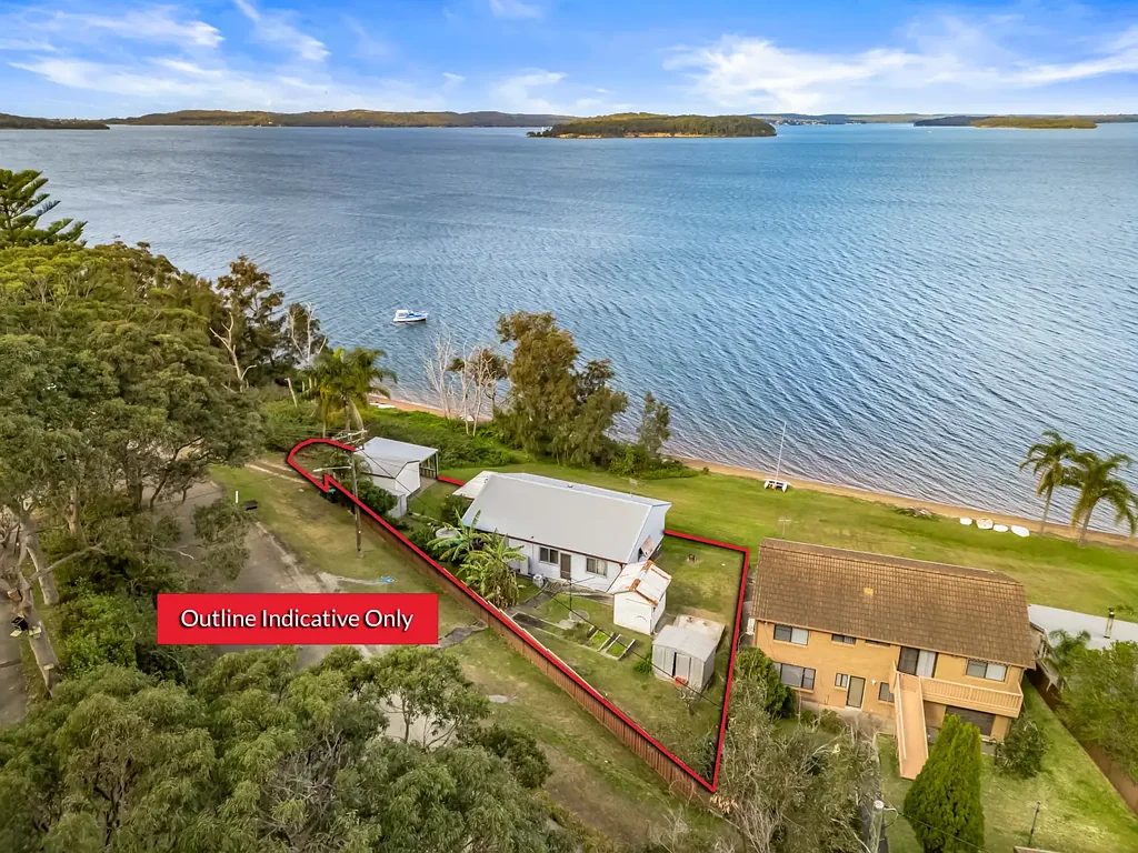 Wangi Wangi 3غرفة نوم Rare Waterfront Reserve with Huge Potential - 38m Water Frontage in Wangi Wangi