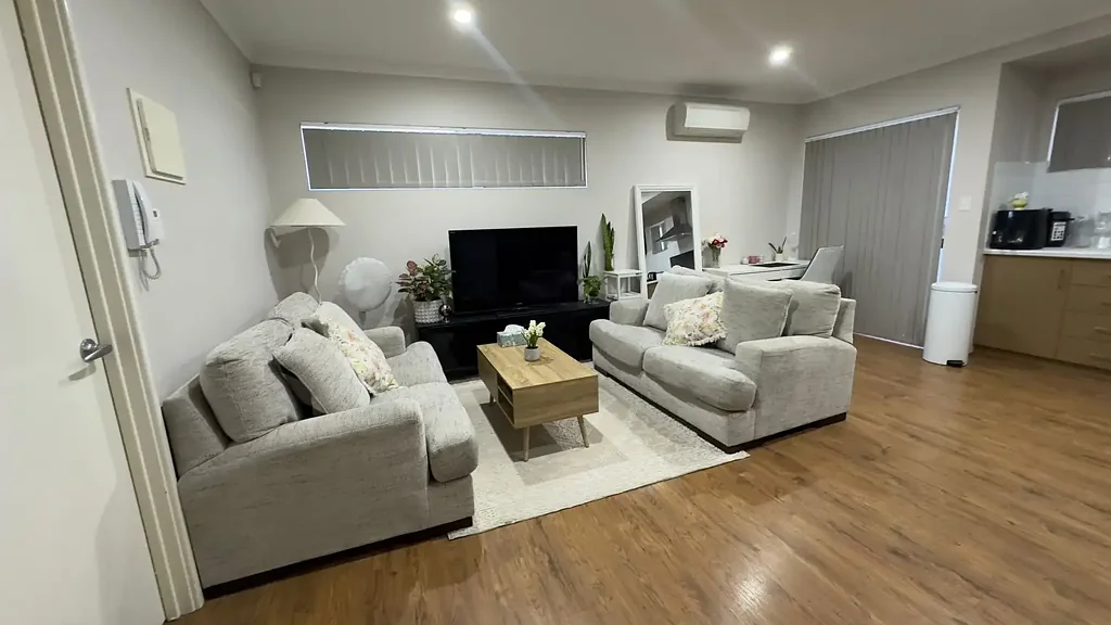 Beckenham 1 Bedroom Affordable, Low-Maintenance,  Large Unit in Convenient Locale!! Premium Finishes, Secure Parking.