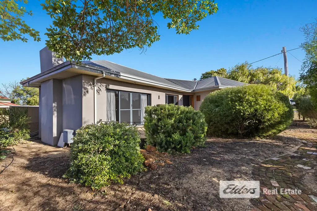 South Bunbury 4침실 Charming 4-Bedroom Home on a Huge Block