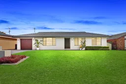 47 ALPINE CCT, St Clair