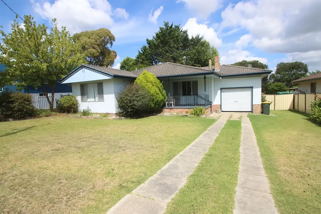 Tenterfield 3ห้องนอน Great Location..