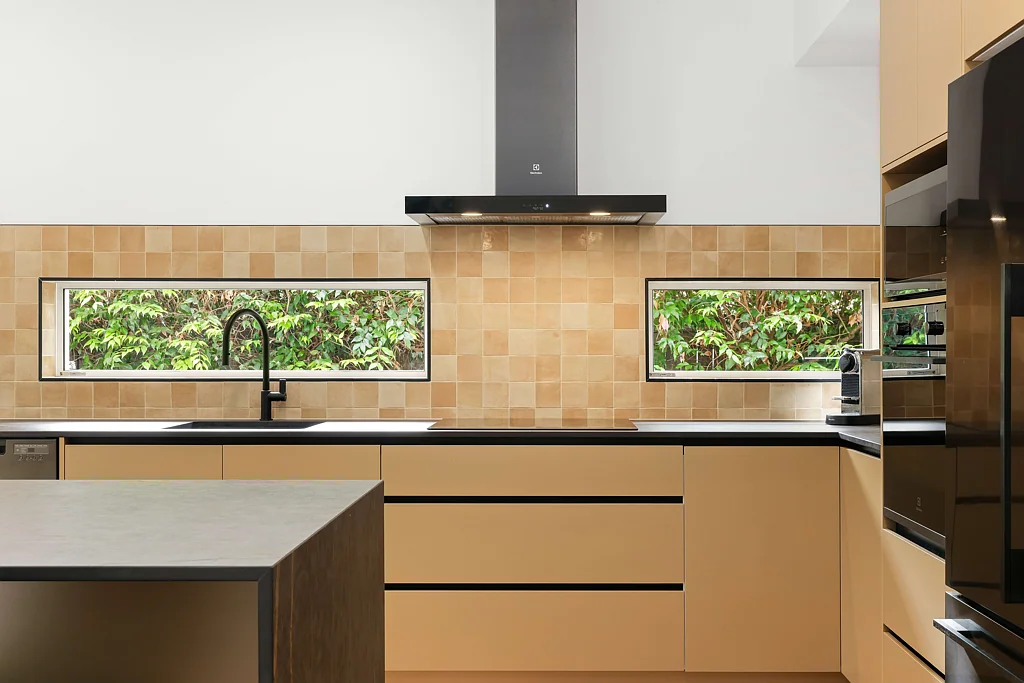 Yaroomba 4ห้องนอน Impeccable Designer Renovation - Minutes to Beach & Lifestyle Hubs